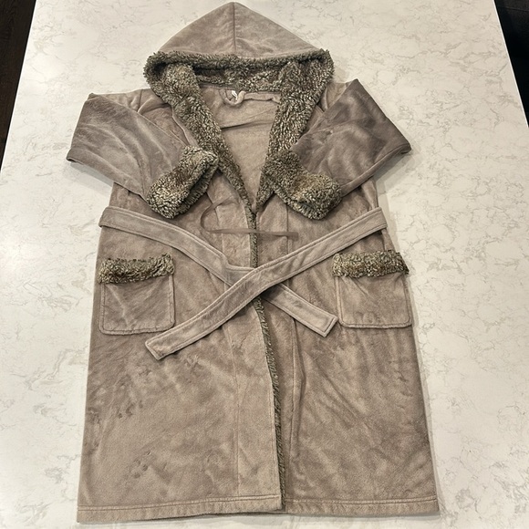 Pottery Barn Faux Fur Plush Hooded Bath Robe Medium - Picture 2 of 16